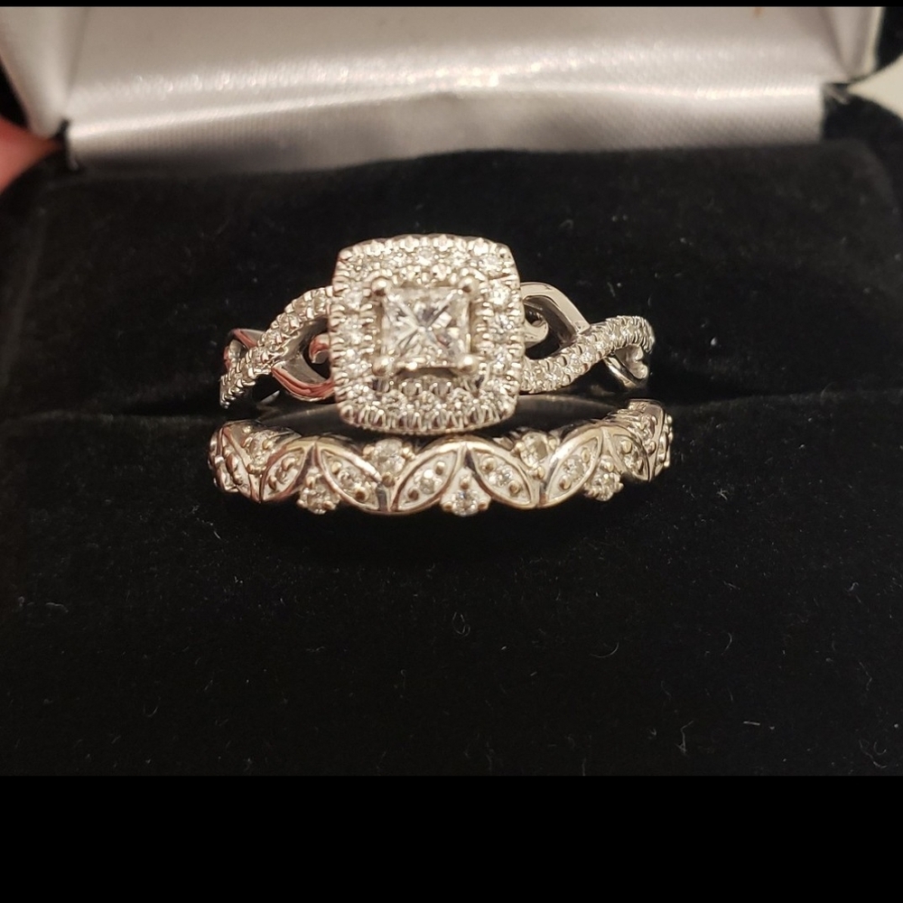 Zales Dazzling 10k gold diamond engagement ring and wedding band set - Picture 5 of 12